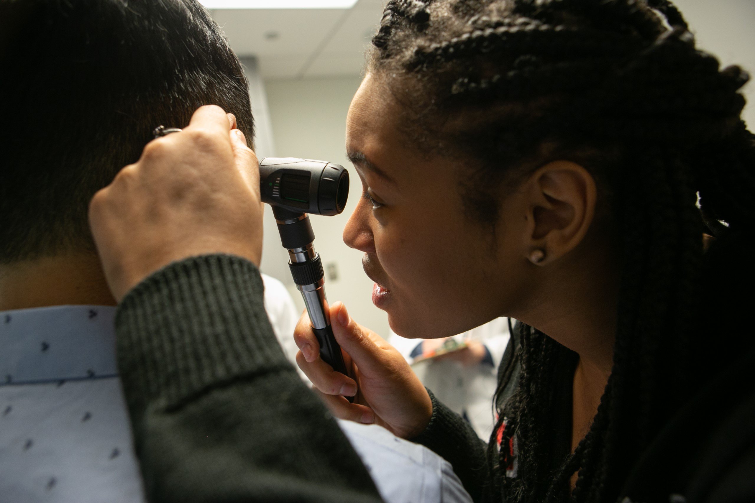 Student w-otoscope